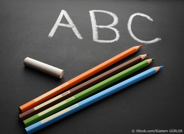 Mit wenigen Handgriffen kann man im Kinderzimmer eine schöne Lernecke gestalten.