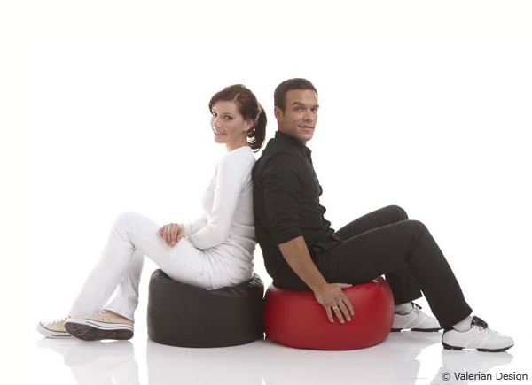 Sitzsäcke sind ein hervorragender Ersatz für Yoga Kissen. Auch ein Sitzsack kann als Yoga Kissen dienen.